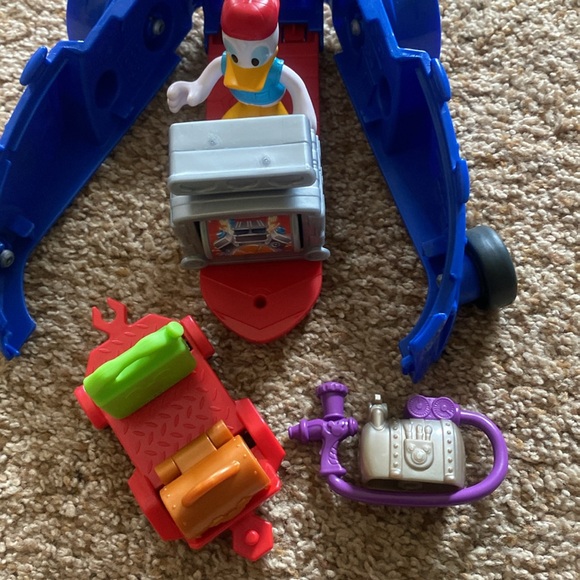 Fischer Price Disney Jr Mickey and the Roadster Racers transforming playset - Picture 8 of 15